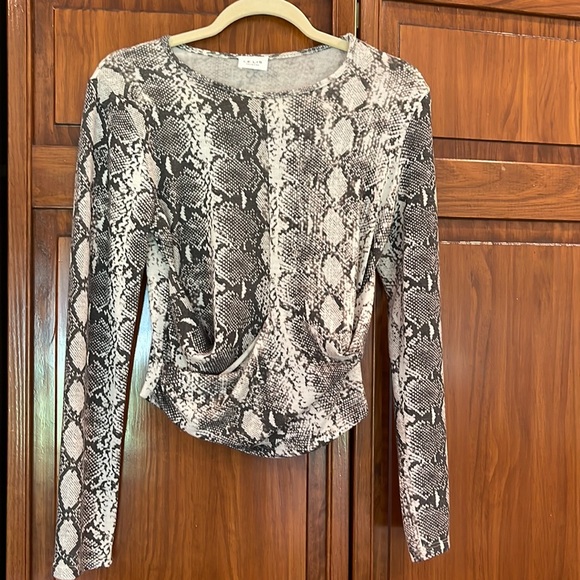 Leslis long sleeve snakeskin top - Picture 6 of 7